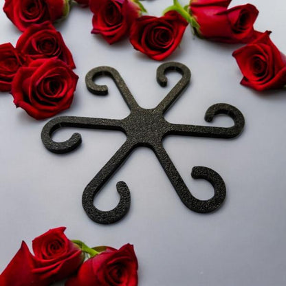 Pflanzenstielhalter mit Rosen